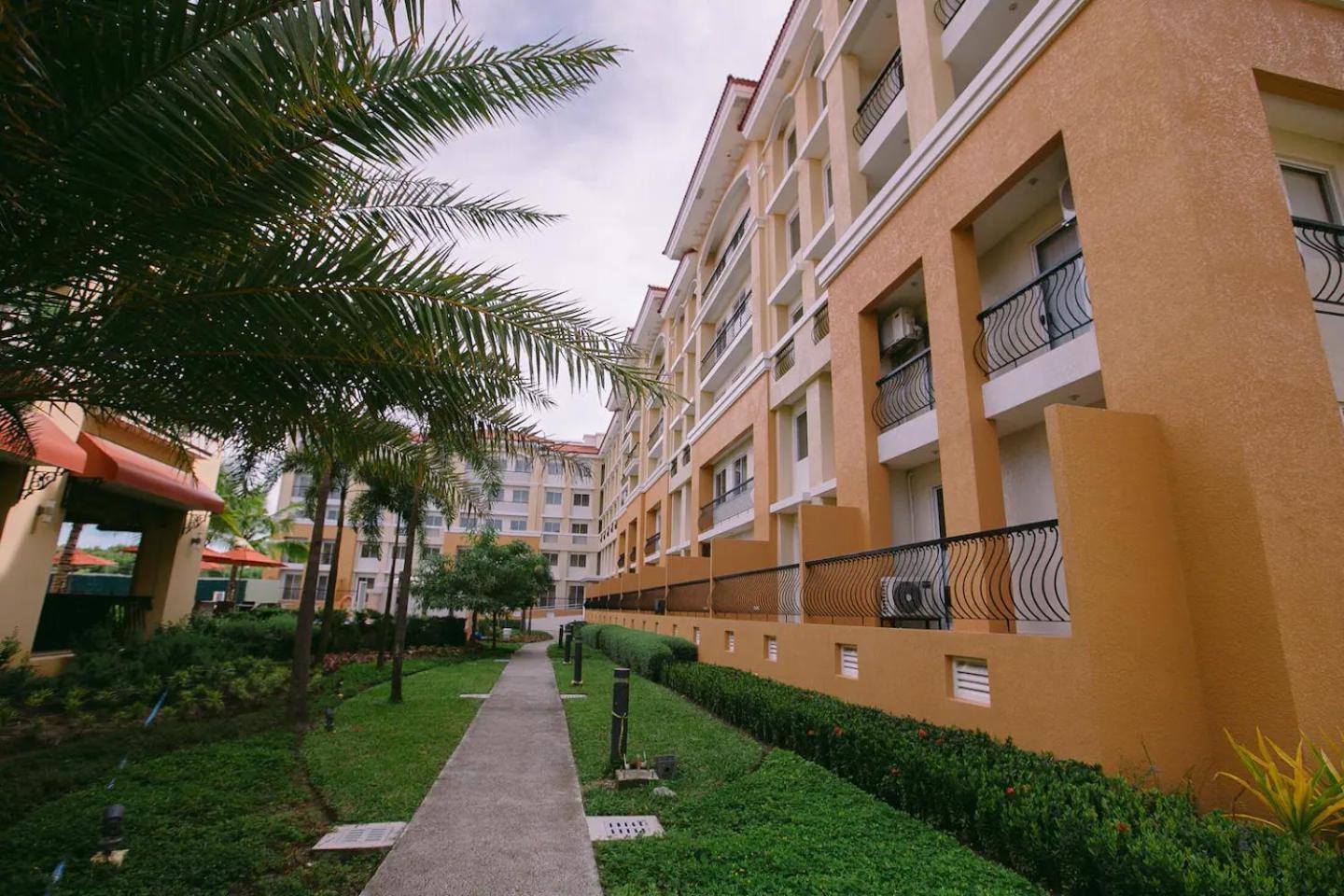 Kara'S Suite Cebu Exterior photo